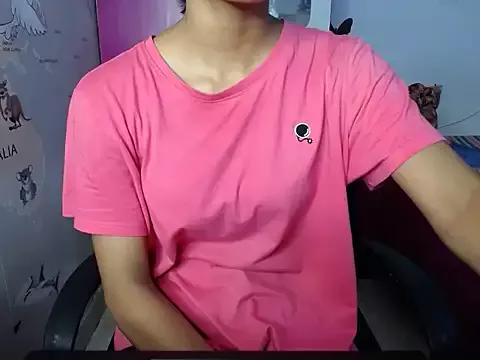 Discover our girls online shows and discover the company of countless livestreamers, with stunning shapes, sex toys and more.