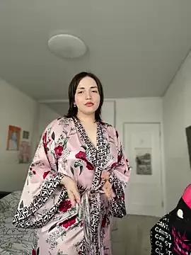 SweetBeeQueen from StripChat