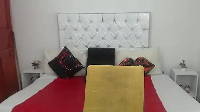 Sweetbigcatt from StripChat