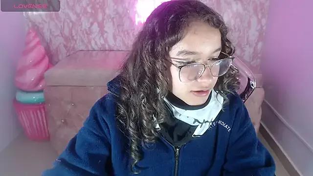 Sweetbunny_ch1 from StripChat is Freechat