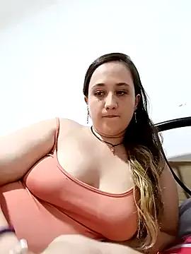 Discover our girls online shows and discover the company of countless livestreamers, with stunning shapes, sex toys and more.