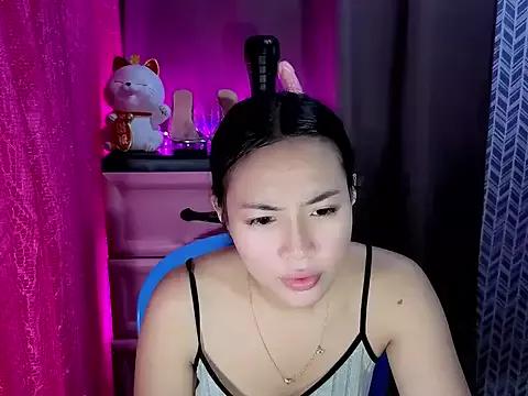 Discover our girls online shows and discover the company of countless livestreamers, with stunning shapes, sex toys and more.