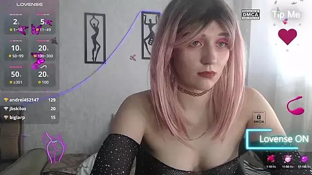 Discover our girls online shows and discover the company of countless livestreamers, with stunning shapes, sex toys and more.