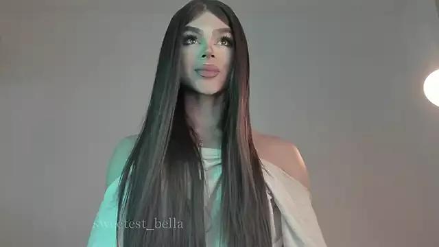 sweetest_bella from StripChat