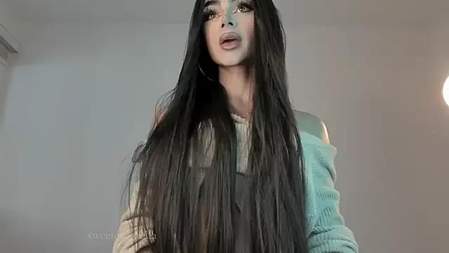 Discover our girls online shows and discover the company of countless livestreamers, with stunning shapes, sex toys and more.