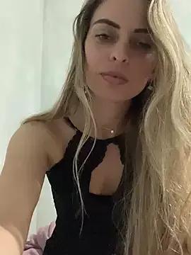 Discover our girls online shows and discover the company of countless livestreamers, with stunning shapes, sex toys and more.