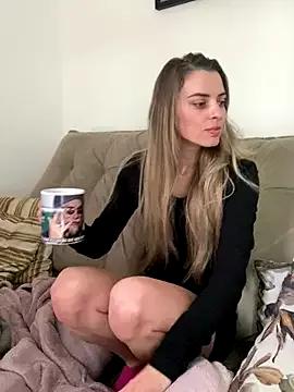 Discover our girls online shows and discover the company of countless livestreamers, with stunning shapes, sex toys and more.