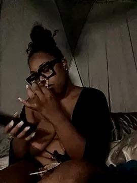 SweetHoneyBunz from StripChat is Freechat