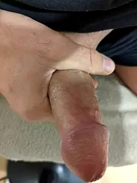 Sweethoneygun from StripChat is Freechat