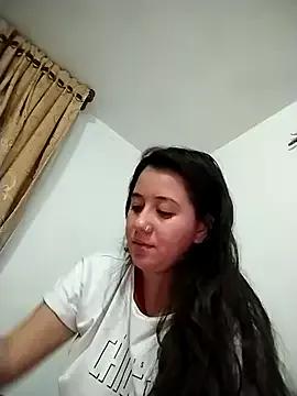Discover our girls online shows and discover the company of countless livestreamers, with stunning shapes, sex toys and more.