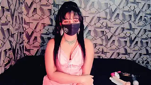 Sweetie_Fox_XXX from StripChat is Freechat