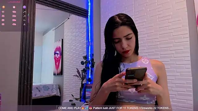 Discover our girls online shows and discover the company of countless livestreamers, with stunning shapes, sex toys and more.