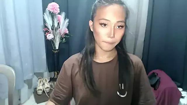 sweetiie_caren from StripChat