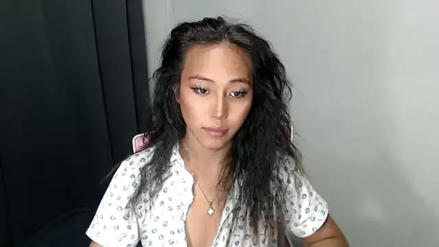 sweetiie_caren from StripChat