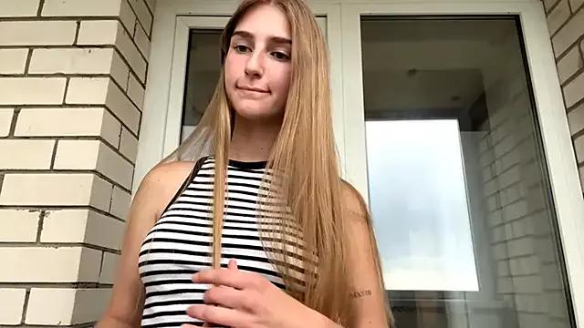 Photos of SweetJinny88 from StripChat is Freechat