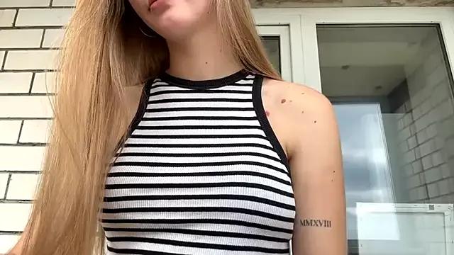 SweetJinny88 from StripChat