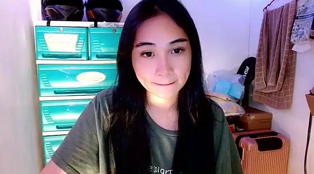 SweetLilly_18 from StripChat