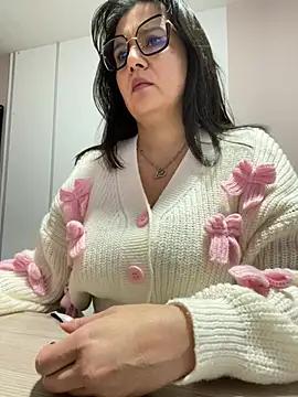 SWEETLILY18 from StripChat