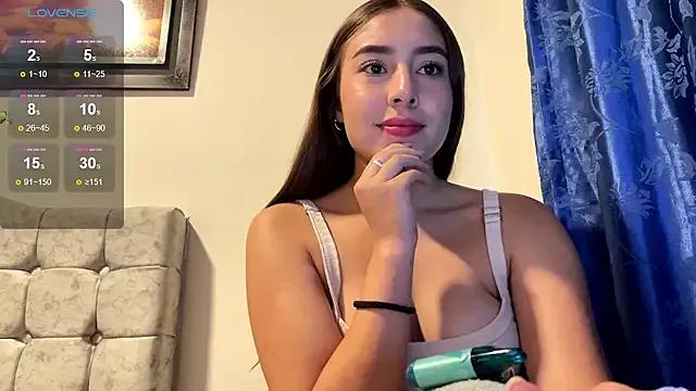 Discover our girls online shows and discover the company of countless livestreamers, with stunning shapes, sex toys and more.