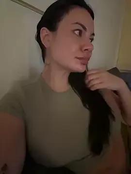 Discover our girls online shows and discover the company of countless livestreamers, with stunning shapes, sex toys and more.