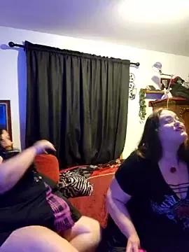 Sweetpeas78 from StripChat