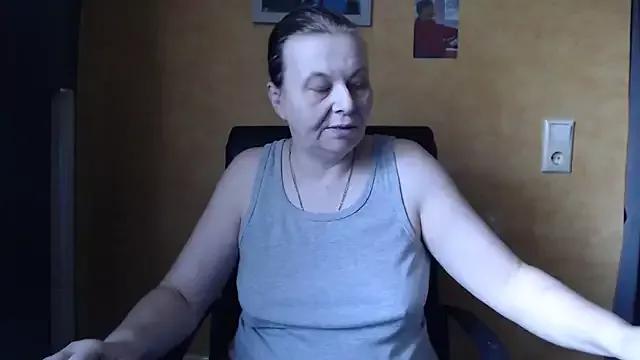 SweetPhoenix76 from StripChat