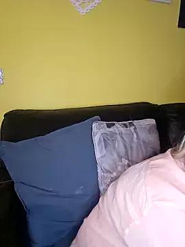 SweetShellyx from StripChat