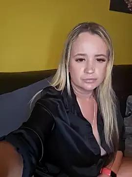 SweetShellyx from StripChat