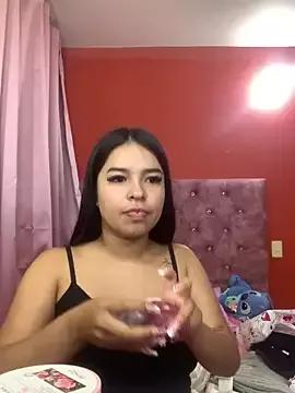 Discover our girls online shows and discover the company of countless livestreamers, with stunning shapes, sex toys and more.