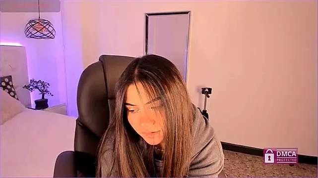 Discover our girls online shows and discover the company of countless livestreamers, with stunning shapes, sex toys and more.