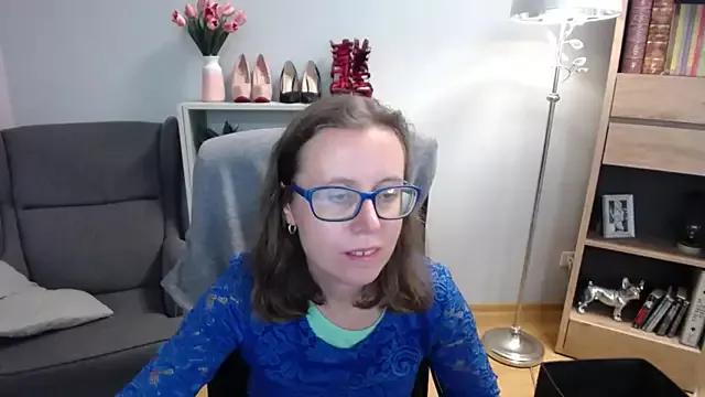 Discover our girls online shows and discover the company of countless livestreamers, with stunning shapes, sex toys and more.