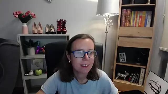 sweetxLizzy from StripChat is Freechat