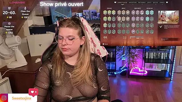 Discover our girls online shows and discover the company of countless livestreamers, with stunning shapes, sex toys and more.