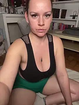 Discover our girls online shows and discover the company of countless livestreamers, with stunning shapes, sex toys and more.