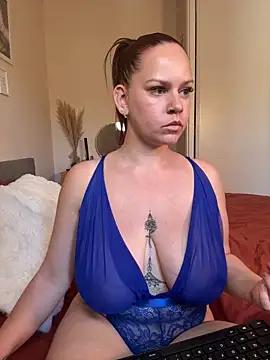 Discover our girls online shows and discover the company of countless livestreamers, with stunning shapes, sex toys and more.