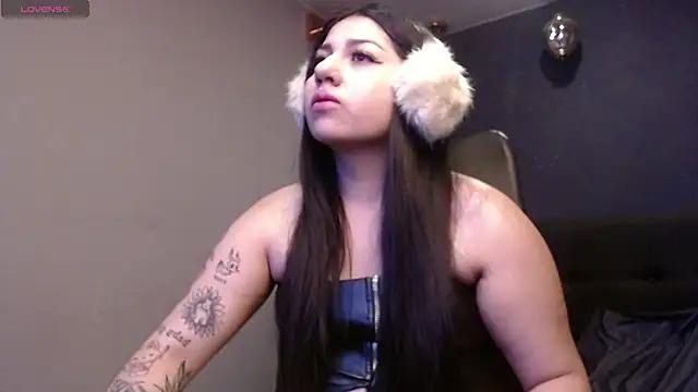 Discover our girls online shows and discover the company of countless livestreamers, with stunning shapes, sex toys and more.