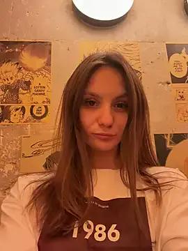 Discover our girls online shows and discover the company of countless livestreamers, with stunning shapes, sex toys and more.