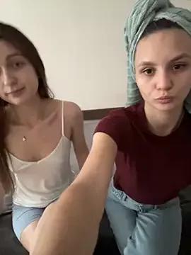 Discover our girls online shows and discover the company of countless livestreamers, with stunning shapes, sex toys and more.
