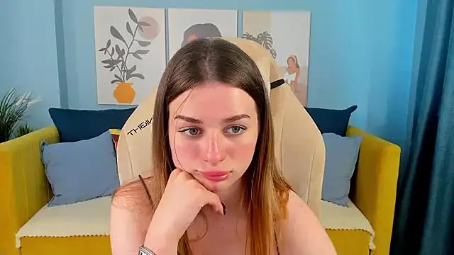 Discover our girls online shows and discover the company of countless livestreamers, with stunning shapes, sex toys and more.