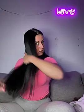 Discover our girls online shows and discover the company of countless livestreamers, with stunning shapes, sex toys and more.