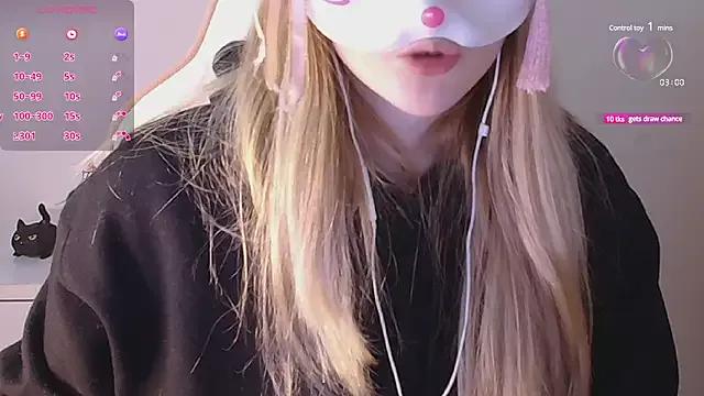 Discover our girls online shows and discover the company of countless livestreamers, with stunning shapes, sex toys and more.