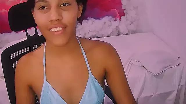 Discover our girls online shows and discover the company of countless livestreamers, with stunning shapes, sex toys and more.