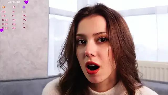 Discover our girls online shows and discover the company of countless livestreamers, with stunning shapes, sex toys and more.