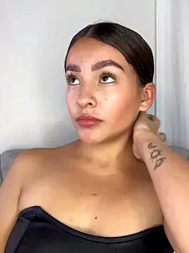 Discover our girls online shows and discover the company of countless livestreamers, with stunning shapes, sex toys and more.