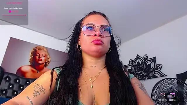 Discover our girls online shows and discover the company of countless livestreamers, with stunning shapes, sex toys and more.