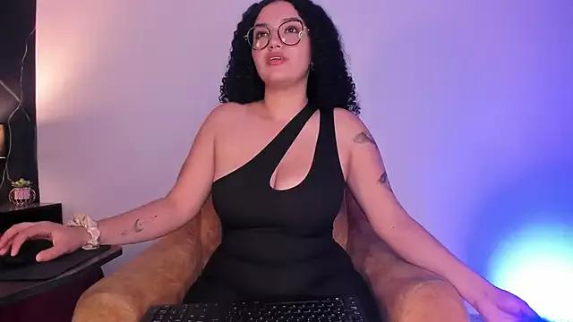 Discover our girls online shows and discover the company of countless livestreamers, with stunning shapes, sex toys and more.