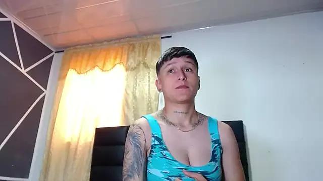 Discover our girls online shows and discover the company of countless livestreamers, with stunning shapes, sex toys and more.