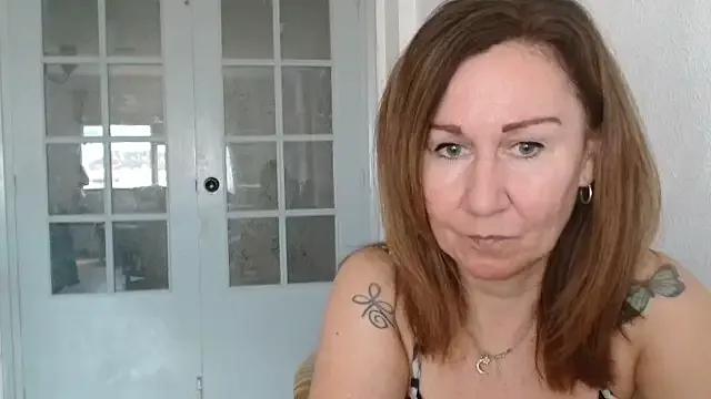 Discover our girls online shows and discover the company of countless livestreamers, with stunning shapes, sex toys and more.