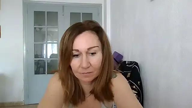 Discover our girls online shows and discover the company of countless livestreamers, with stunning shapes, sex toys and more.