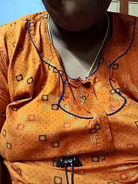 TAMIL_ELAKKIYA from StripChat is Freechat